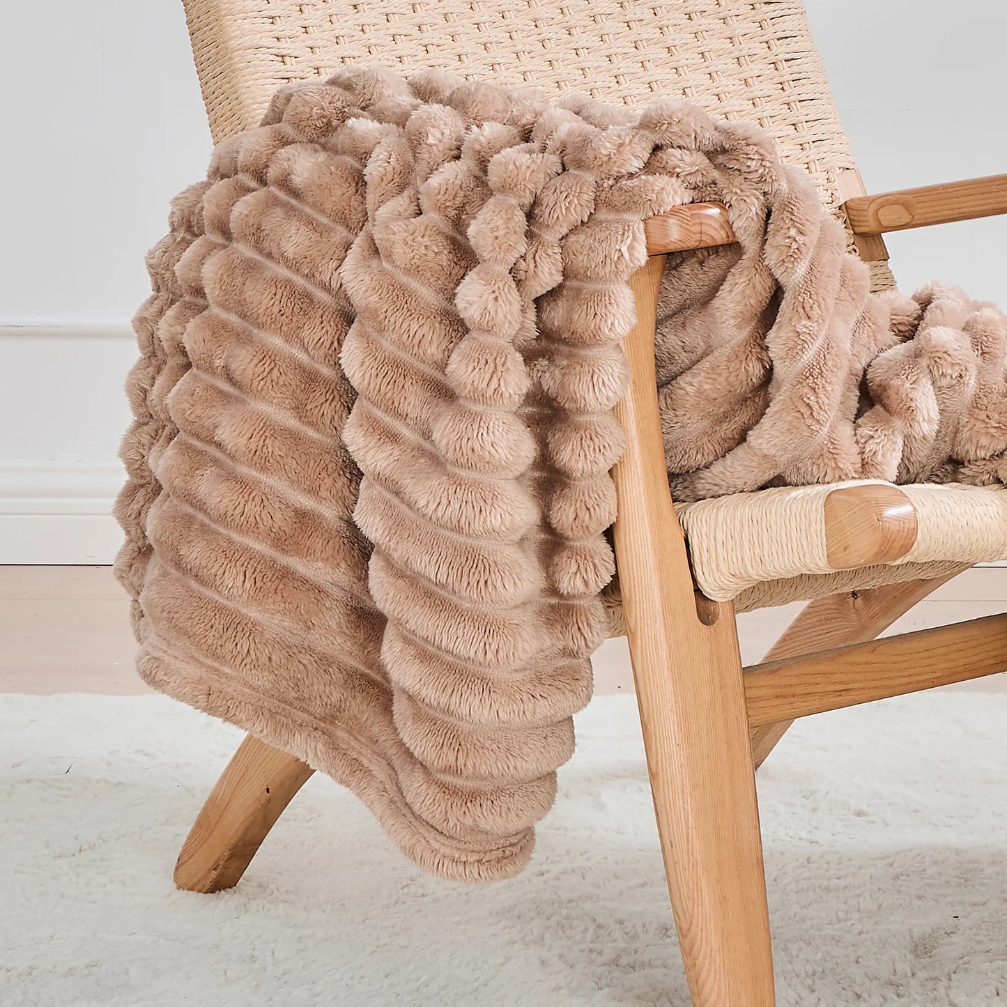 The Mavendi Fleece Blanket